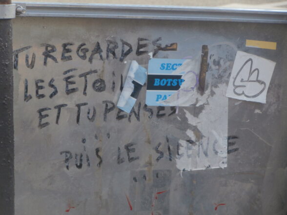 Tu regardes les étoiles... (graffiti)