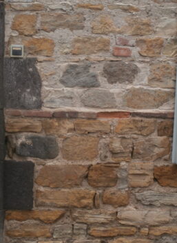 Mur de briques.