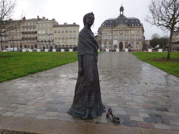 Statue de femme.